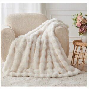 B902 Hotel Luxury Oversized Faux Fur Blanket Cream White
